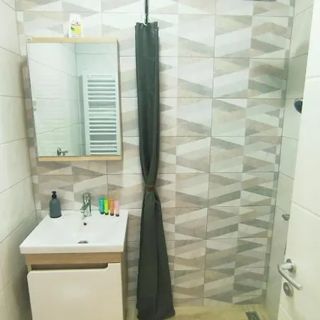 Apartman Lena *